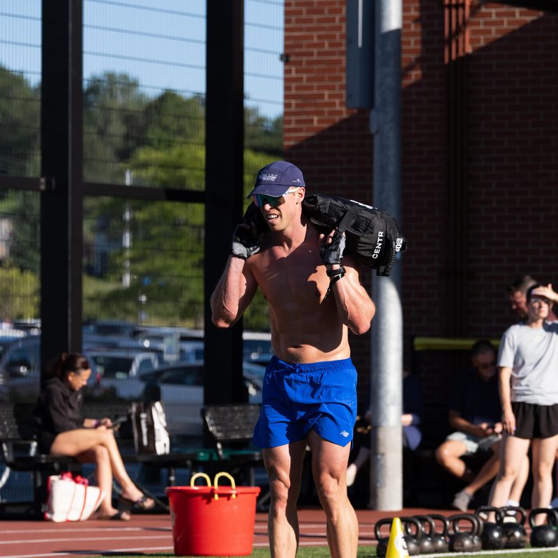 Sandbag carry at the HYROX simulation